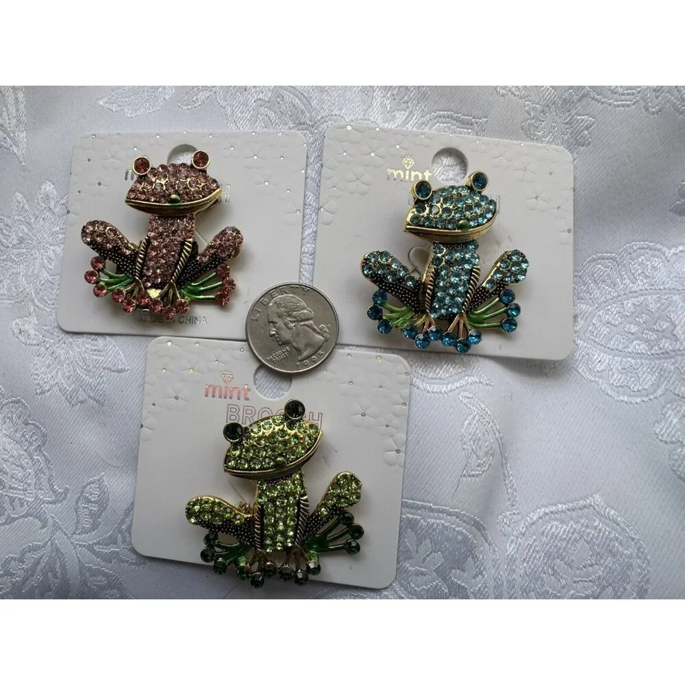 Mint Happy Colorful Green Sitting Frog Rhinestone  Brooch 1.5